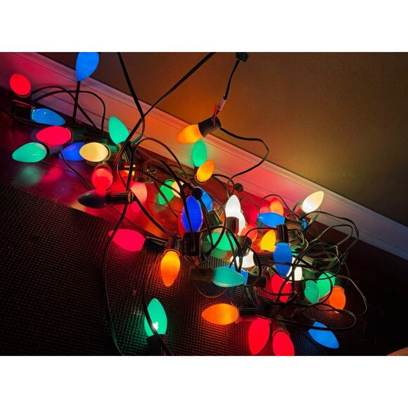 Christmas Holiday Light Strings Decor (4) VTG C9 Multicolor Bulbs + Empty Strand - Picture 3 of 10